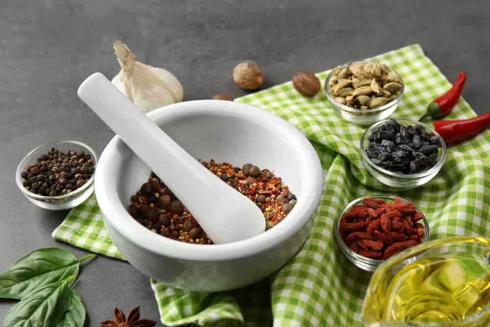 Mortar-and-Pestle-Grinding-Spices-min